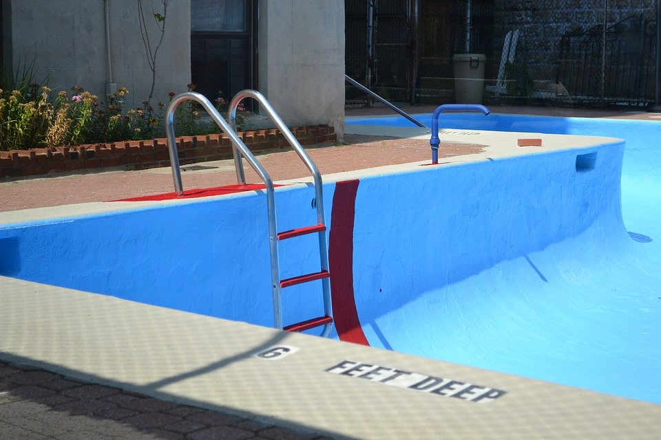  a pool with emptied out water to fix the cracked step