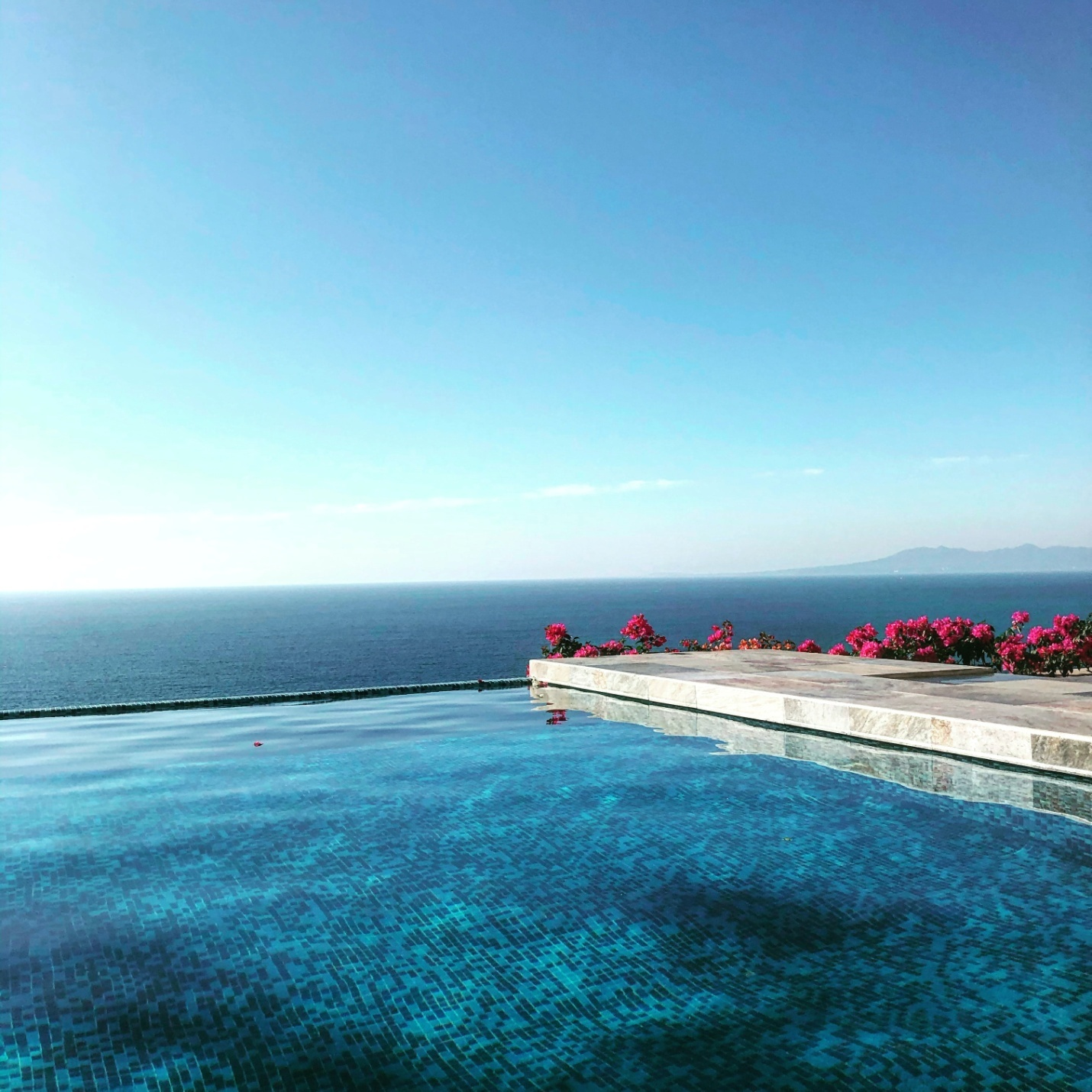Waterfront-home-infinity-pool