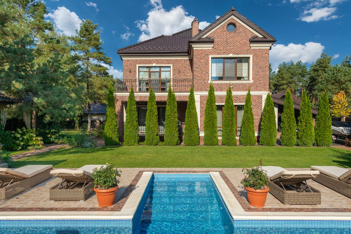 Outdoor living space of a house designed by a landscape designer in Leesburg